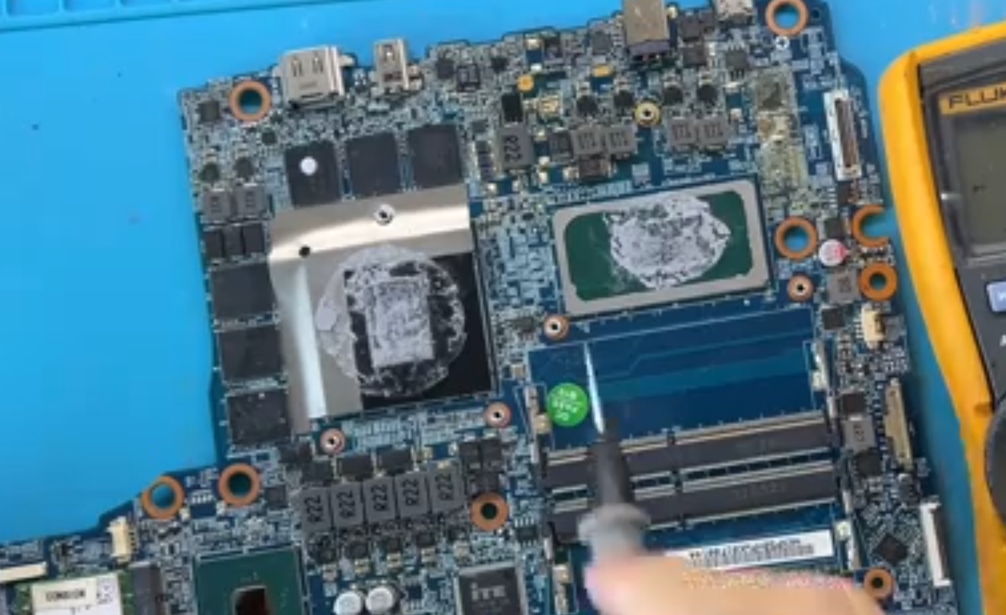 神州Z8D6 SQ1玩游戲掉電維修案例 神舟筆記本掉電維修 技術(shù)資訊 第1張-成都十五維修